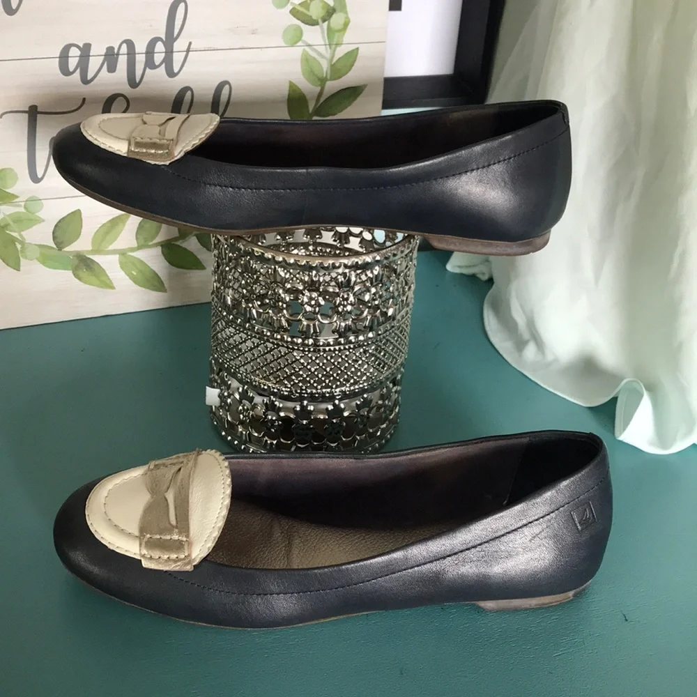 Sperry navy, ivory & gold penny loafer flats 6.5M - Picture 3 of 12